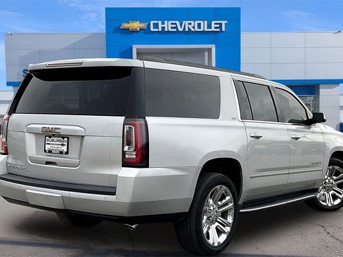Used 2019 GMC Yukon XL SLT w/ Premium Edition image 2