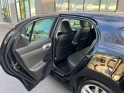 Used 2013 Lexus CT 200h w/ Seat Comfort Pkg image 8