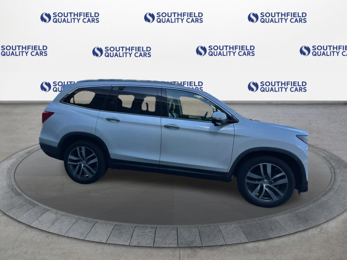 Used 2017 Honda Pilot Touring image 8
