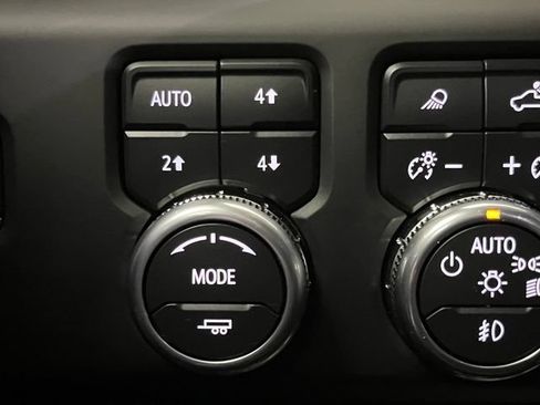Used 2024 GMC Sierra 2500 AT4X AWD/4WD image 32