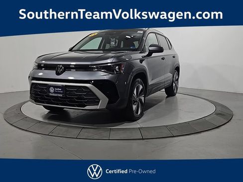 Used 2025 Volkswagen Taos SE w/ Panoramic Sunroof Package AWD/4WD image 1