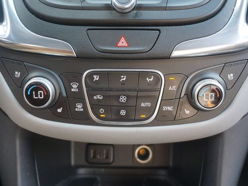 Used 2018 Chevrolet Equinox Premier AWD/4WD image 16