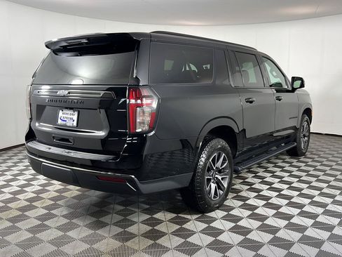 Used 2022 Chevrolet Suburban Z71 w/ Luxury Package AWD/4WD image 3