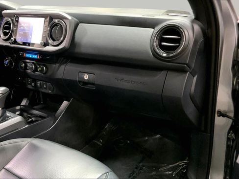 Used 2021 Toyota Tacoma TRD Off-Road w/ TRD Premium Off Road Package AWD/4WD image 19