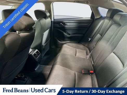 Used 2018 Honda Accord EX image 17