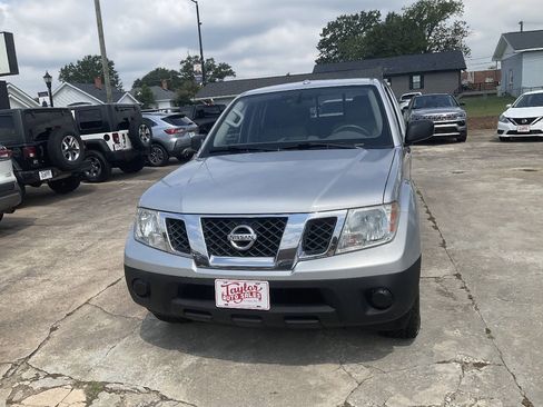 Used 2018 Nissan Frontier SV RWD image 8