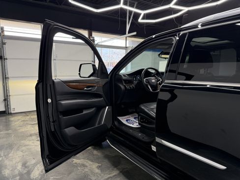 Used 2019 Cadillac Escalade Luxury image 9