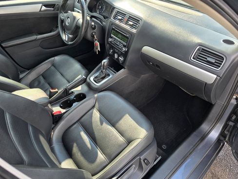 Used 2013 Volkswagen Jetta SE FWD image 26