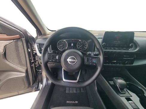 Used 2022 Nissan Rogue SV AWD/4WD image 12