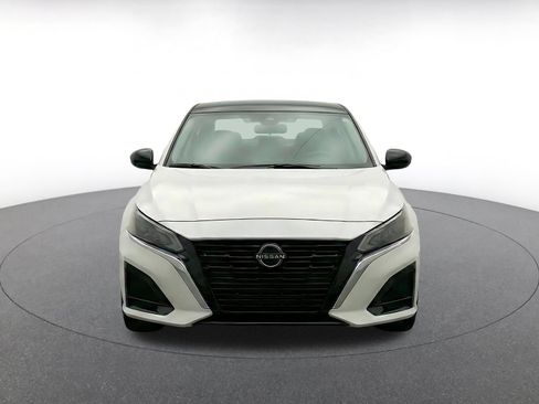 Used 2025 Nissan Altima 2.5 SV FWD image 2