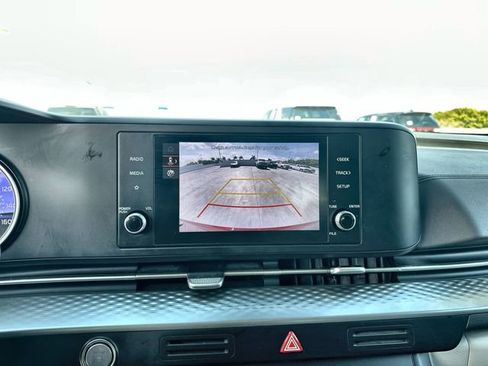 Used 2024 Kia Carnival LX image 25