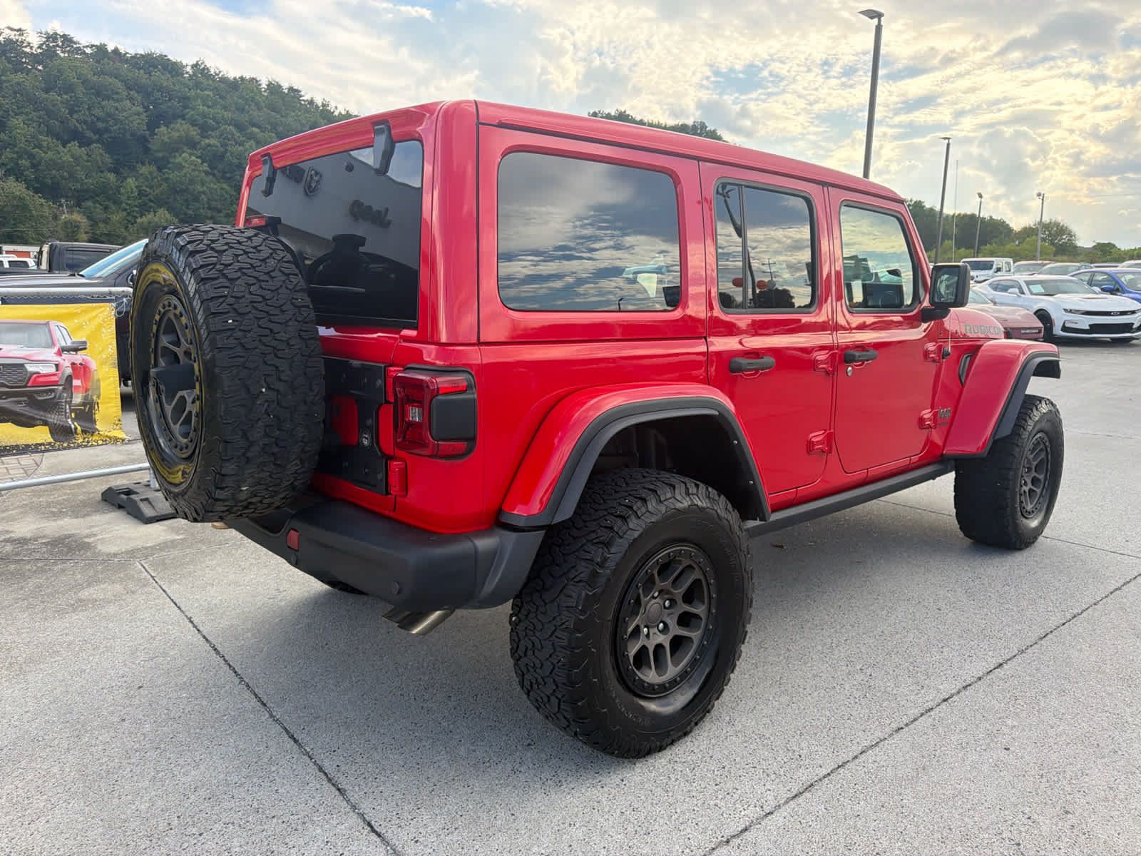 Used 2022 Jeep Wrangler Unlimited Rubicon w/ Xtreme Recon 35" Tire Package AWD/4WD image 6