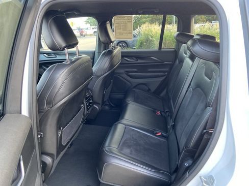 Used 2024 Jeep Grand Cherokee Altitude RWD image 50