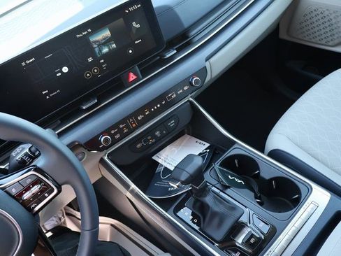 New 2026 Kia Carnival EX FWD image 24