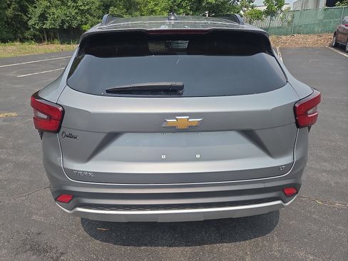 Used 2024 Chevrolet Trax LT w/ Driver Confidence Package FWD image 4
