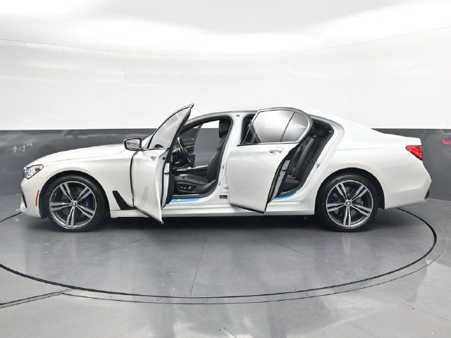 Used 2019 BMW 750i xDrive w/ Executive Package AWD/4WD image 40