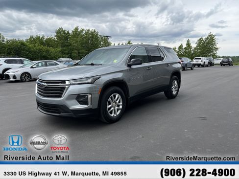 Used 2023 Chevrolet Traverse LS AWD/4WD image 3