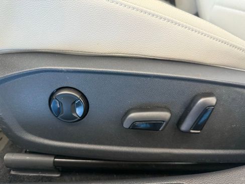 Used 2024 Volkswagen Jetta SE w/ Panoramic Sunroof Package image 19