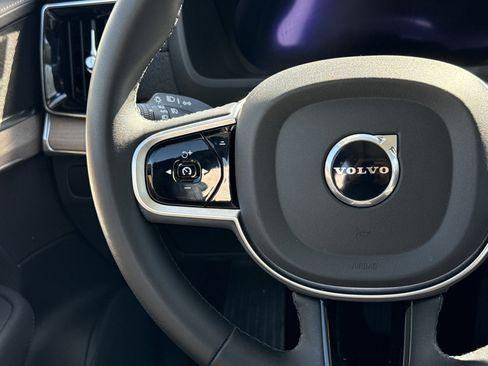 Used 2025 Volvo XC90 B6 Plus image 19