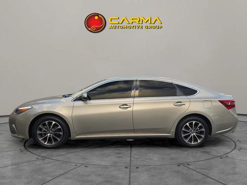 Used 2018 Toyota Avalon XLE Premium image 3