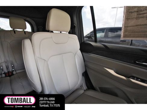 Used 2025 Jeep Grand Cherokee L Limited RWD image 12