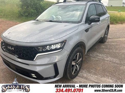 Used 2023 Kia Sorento EX FWD image 3