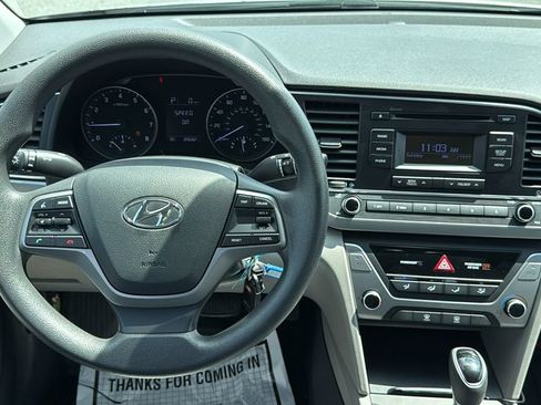 Used 2018 Hyundai Elantra SE FWD image 23