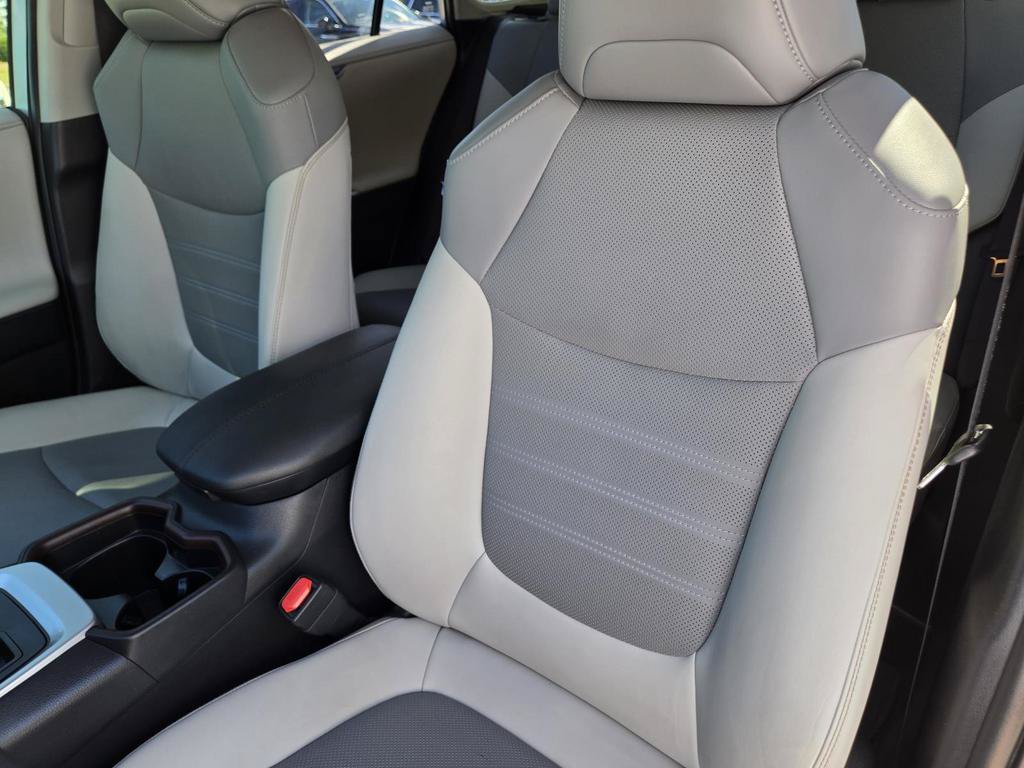 Used 2019 Toyota RAV4 Limited FWD image 16