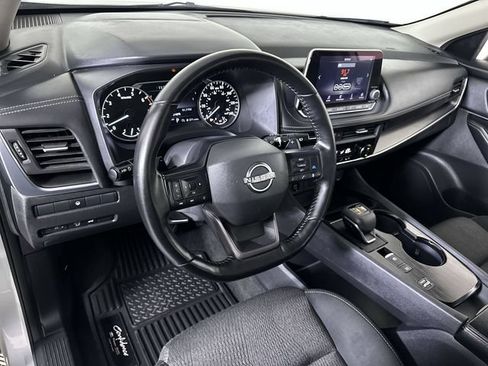 Used 2025 Nissan Rogue SV FWD image 10