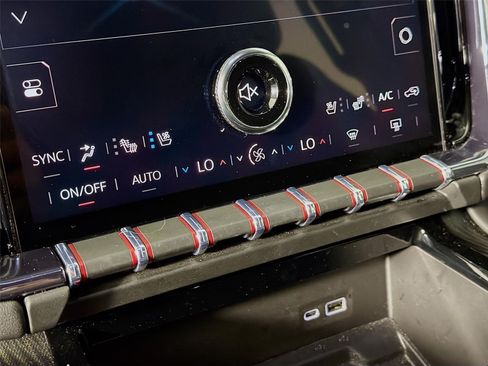 Certified 2025 GMC Yukon AT4 w/ AT4 Premium Package AWD/4WD image 17