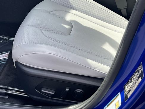 Certified 2024 Hyundai Elantra Limited FWD image 29