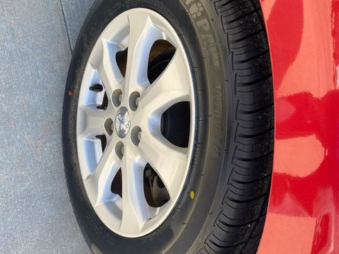 Used 2011 Toyota Camry LE w/ LE Extra-Value Pkg image 9