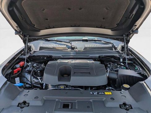 New 2025 Land Rover Defender 90 X-Dynamic SE image 16