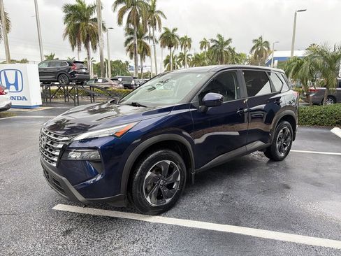 Used 2024 Nissan Rogue SV FWD image 4