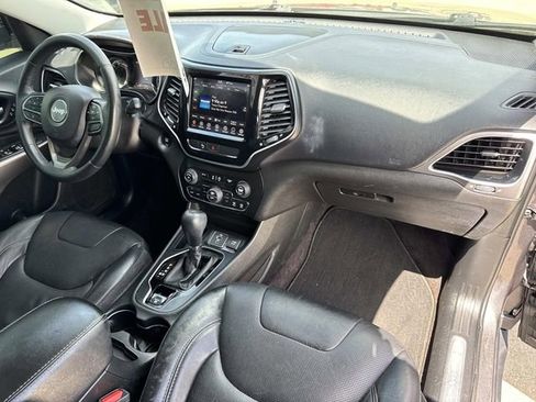 Used 2019 Jeep Cherokee Limited FWD image 18