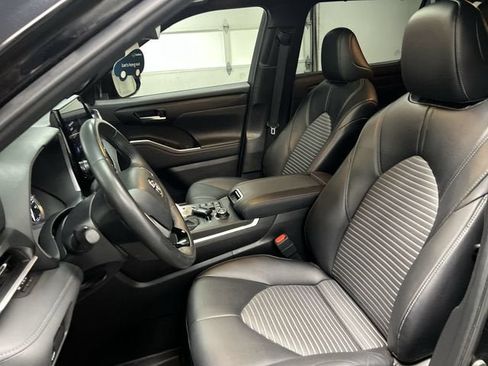 Used 2024 Toyota Highlander XSE AWD/4WD image 19