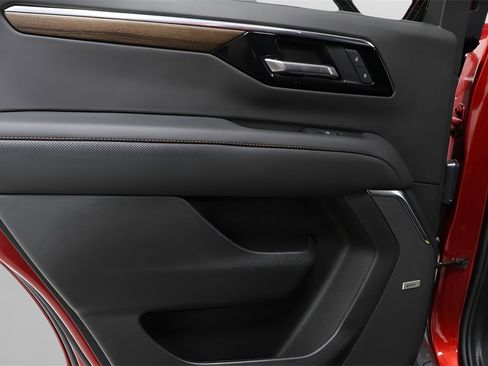 Used 2025 Chevrolet Tahoe High Country image 24