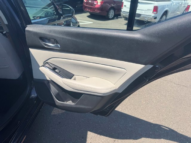 Used 2020 Nissan Altima 2.5 SV FWD image 23
