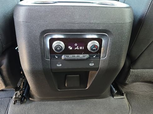 Used 2023 GMC Yukon SLT w/ SLT Luxury Package AWD/4WD image 35