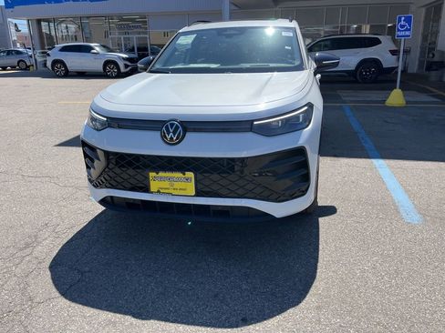 New 2026 Volkswagen Tiguan SE R-Line image 5