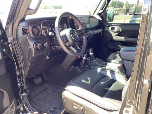 Used 2024 Jeep Wrangler Unlimited Rubicon w/ Technology Group AWD/4WD image 7