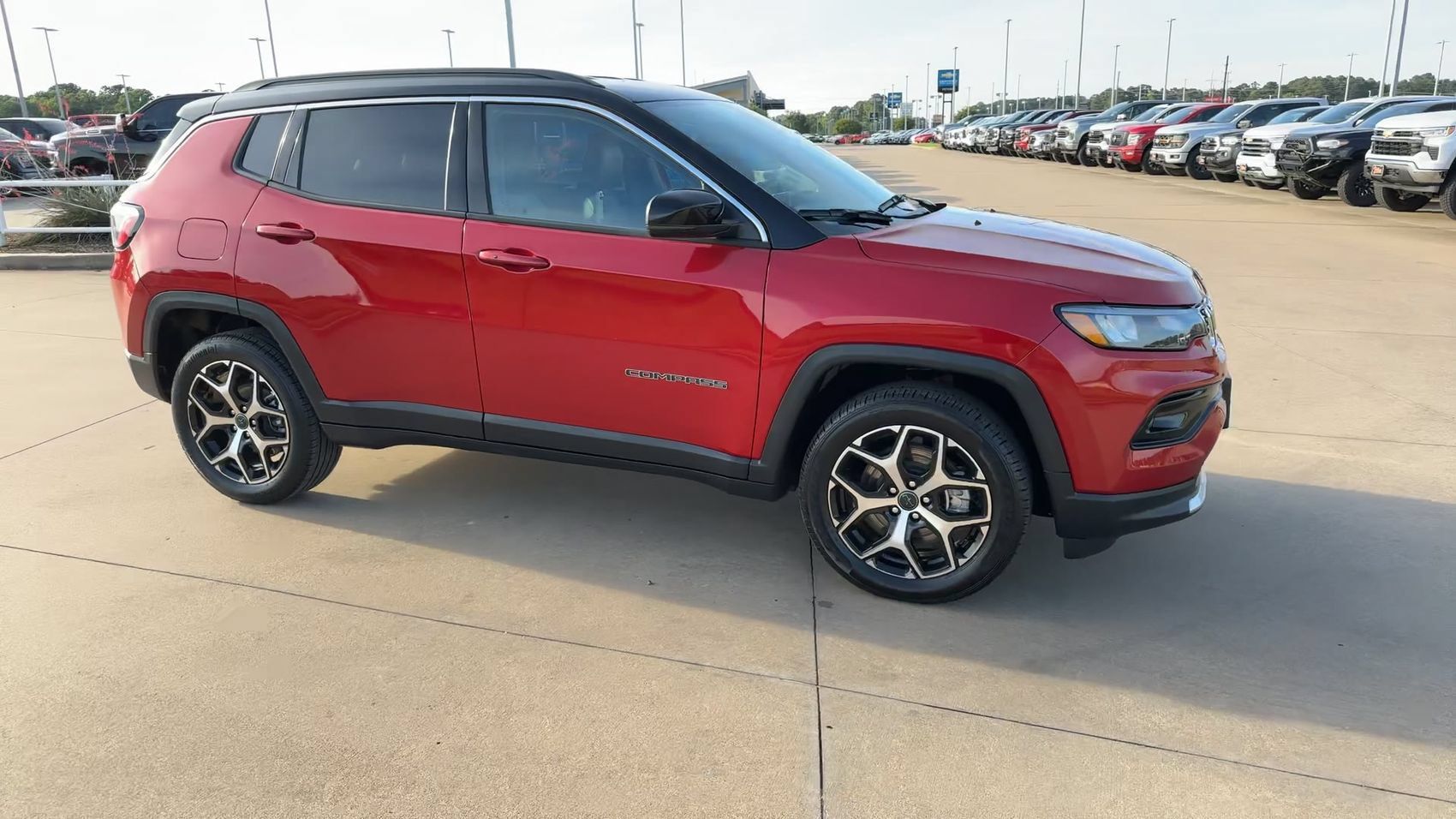 Used 2025 Jeep Compass Limited AWD/4WD image 2