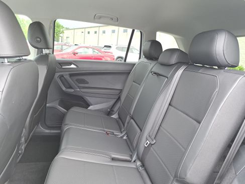 Used 2018 Volkswagen Tiguan SE FWD image 14