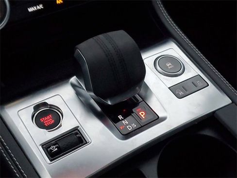 Used 2025 Jaguar F-PACE R-Dynamic S image 33