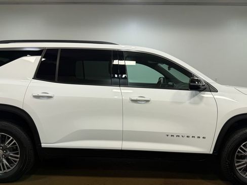 Used 2026 Chevrolet Traverse LT AWD/4WD image 31