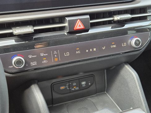 New 2026 Kia Sportage EX w/ EX Panorama Roof Package image 14