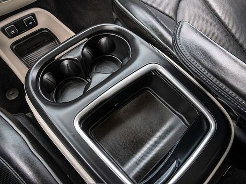 Used 2019 Chrysler Pacifica Limited image 26