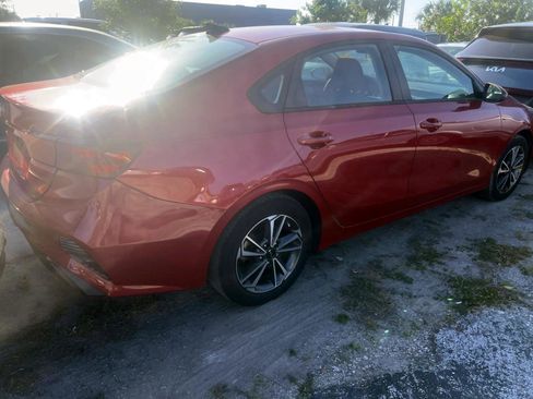 Certified 2022 Kia Forte LXS w/ LXS Technology Package FWD image 3