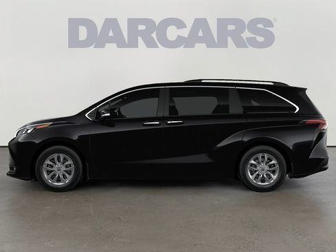 New 2026 Toyota Sienna XLE AWD/4WD image 11