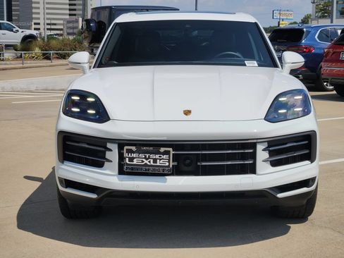 Used 2024 Porsche Cayenne AWD/4WD image 2